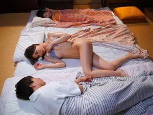 Cái lồn hồng hào của nữ thần dẫn chương trình đã lộ hết rồi~ Cô ấy không ngại ngần chạm vào bộ ngực tuyệt đẹp của mình~