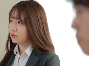 Cô nàng cạnh nhà cạnh bên không mặc quần lót