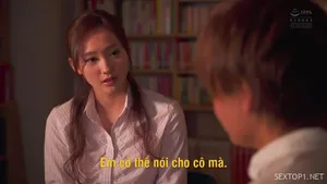 Anh trai hết hồn trước cô em kế cả gan thủ dâm tại phòng khách